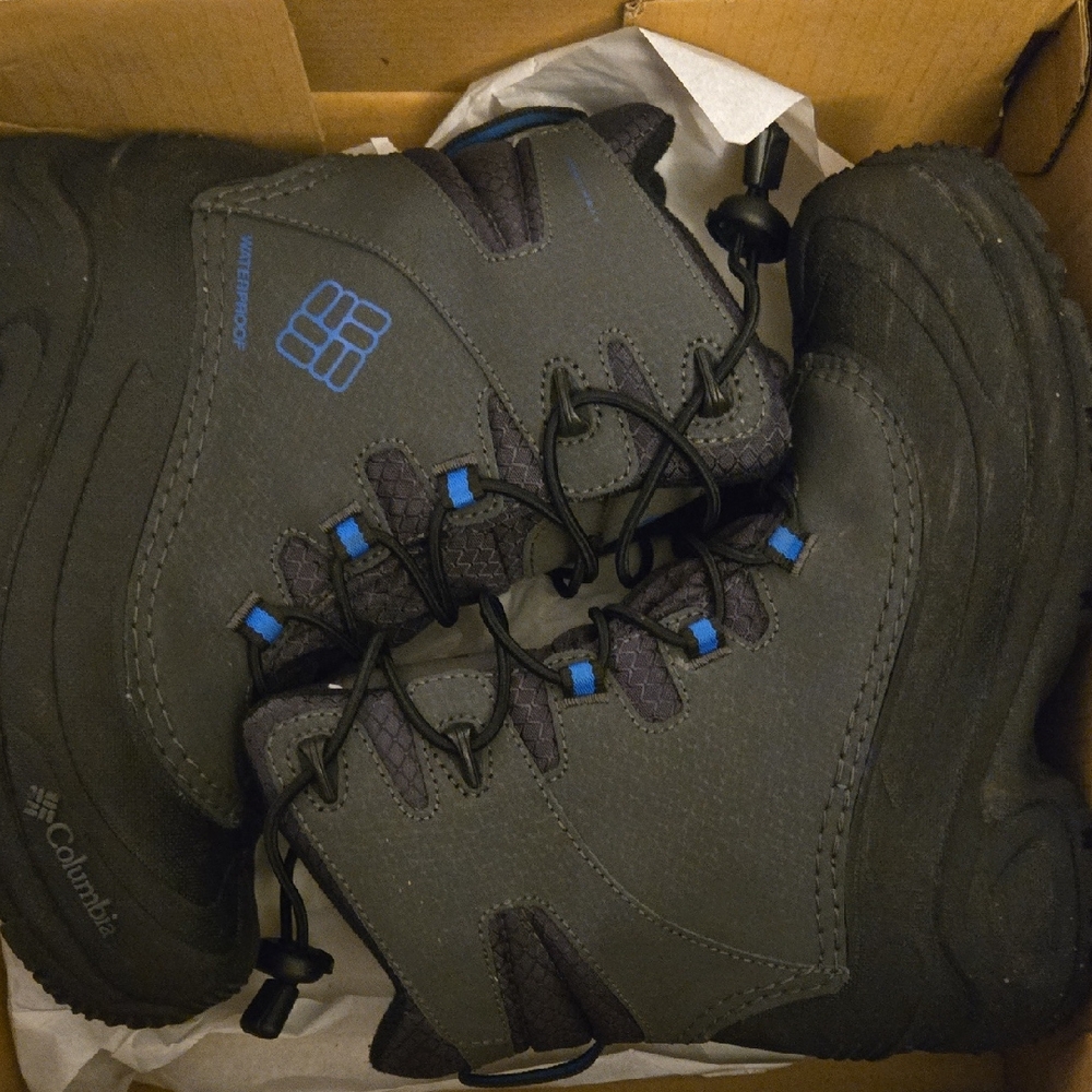 Columbia Artic Trip Omni-Heat Black, Blue, and Gray Outdoor Boots